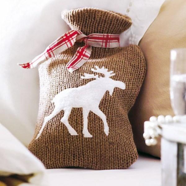 15 μοντέρνες ιδέες διακόσμησης με πλεχτά: Χριστουγεννιάτικη πλεκτή μαξιλαροθήκη με τάρανδο 15 μοντέρνες ιδέες διακόσμησης με πλεχτά: Χριστουγεννιάτικη πλεκτή μαξιλαροθήκη με τάρανδο