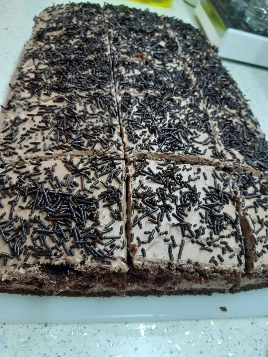 σοκολατένιο γλυκό ταψιού με ζαχαρούχο