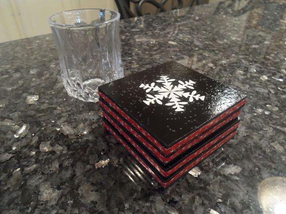 Ιδέες για χριστουγεννιάτικα χειροποιητα κεραμικά σουβέρ: Χριστουγεννιάτικα κεραμικά μαύρα σουβέρ με χιονονιφάδες Ιδέες για χριστουγεννιάτικα χειροποιητα κεραμικά σουβέρ: Χριστουγεννιάτικα κεραμικά μαύρα σουβέρ με χιονονιφάδες