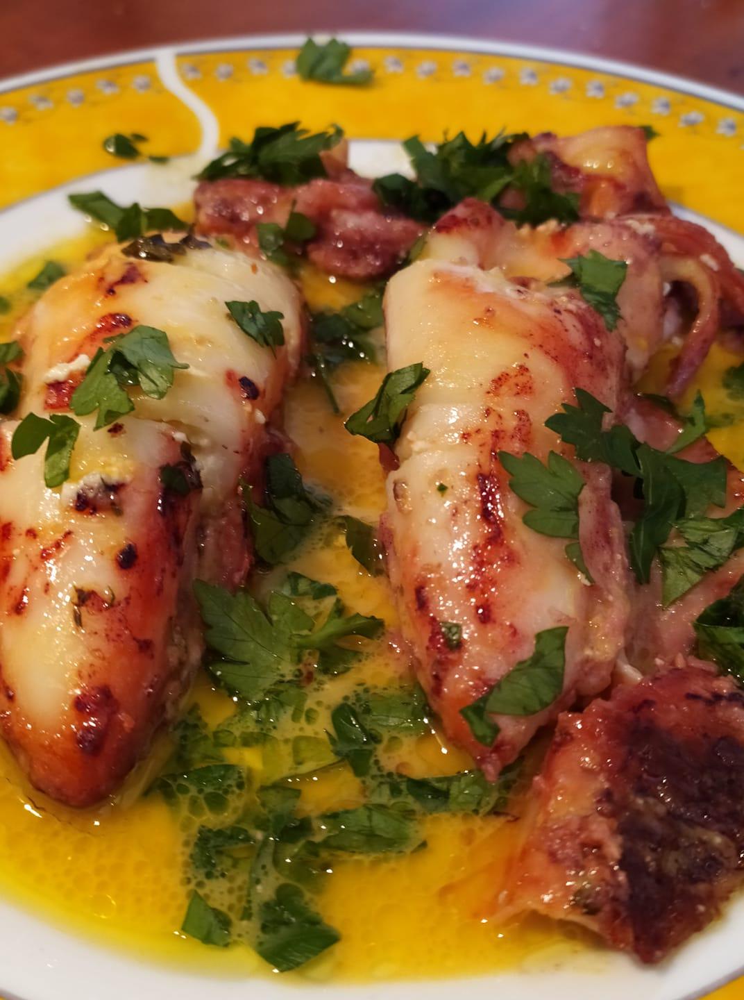 Καλαμάρια γεμιστά με φέτα και σώς μουστάρδας