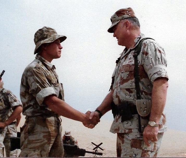 Andi Halliley: Ο στρατιωτικός με 30 χρόνια θητείας που πλέον ζει σαν γυναίκα