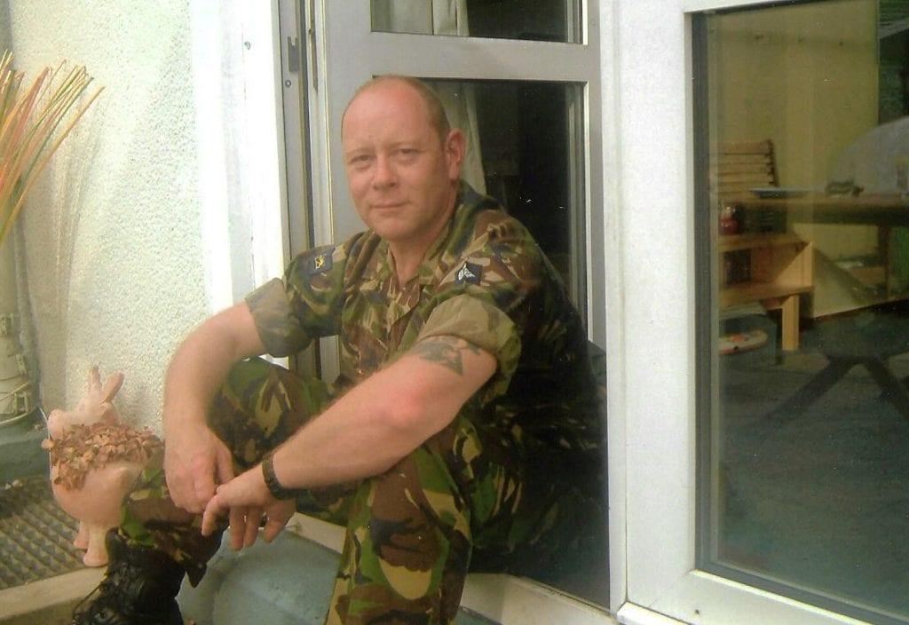 Andi Halliley: Ο μάχιμος στρατιωτικός με 30 χρόνια θητείας που πλέον ζει σαν γυναίκα