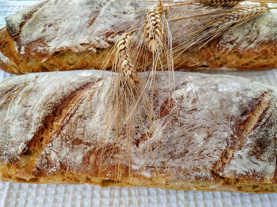 Συνταγή για χωριάτικο τραγανό ψωμί