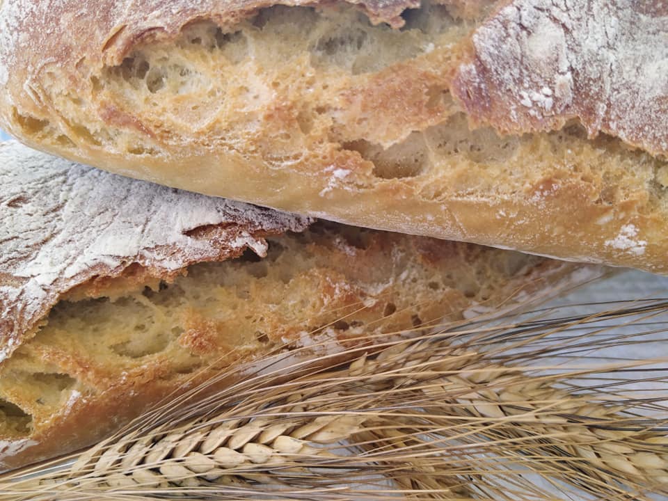 Συνταγή για χωριάτικο τραγανό ψωμί