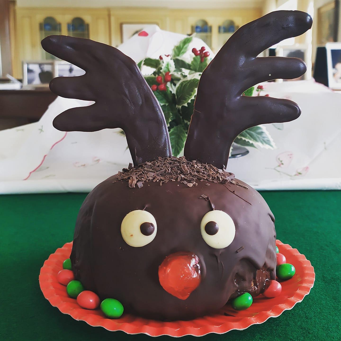 Χριστουγεννιάτικος κορμός σοκολάτας σε σχήμα Ρούντολφ