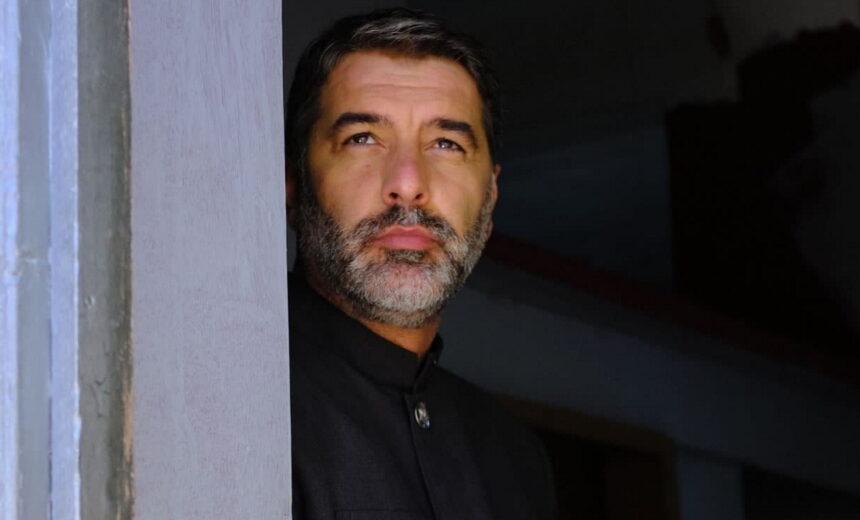 Άγριες Μέλισσες: Ο Κωνσταντής δεν μπορεί να βγάλει την Δρόσω από το μυαλό ενώ αυτή παντρεύεται