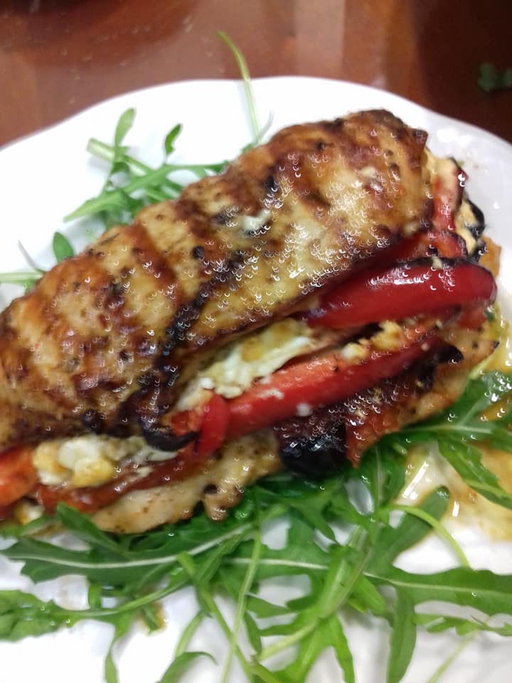 Φιλέτο κοτόπουλο γεμιστό με πιπεριά Φλωρίνης & κατίκι Δομοκού συνταγή