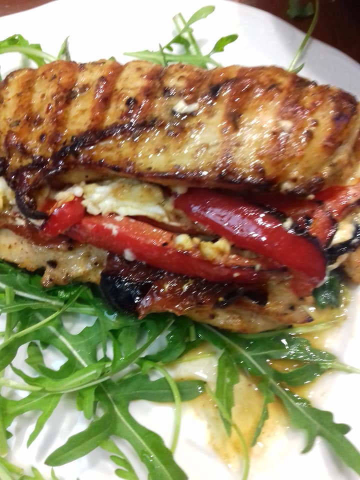 Φιλέτο κοτόπουλο γεμιστό με πιπεριά Φλωρίνης & κατίκι Δομοκού συνταγή Φιλέτο κοτόπουλο γεμιστό με πιπεριά Φλωρίνης & κατίκι Δομοκού συνταγή