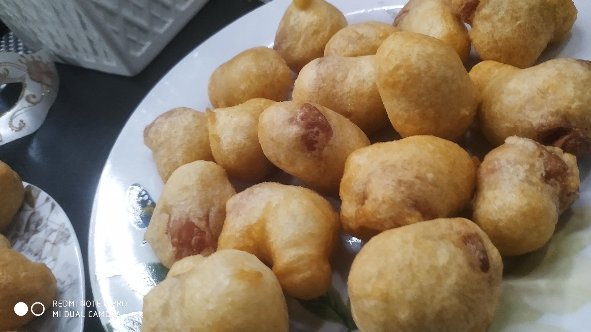 Υπέροχοι αλμυροί λουκουμάδες με λουκάνικο συνταγή