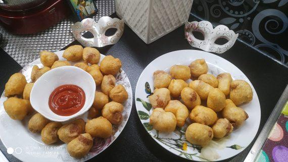 Υπέροχοι αλμυροί λουκουμάδες με λουκάνικο