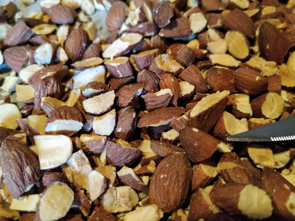  Σπασμένα αμύγδαλα