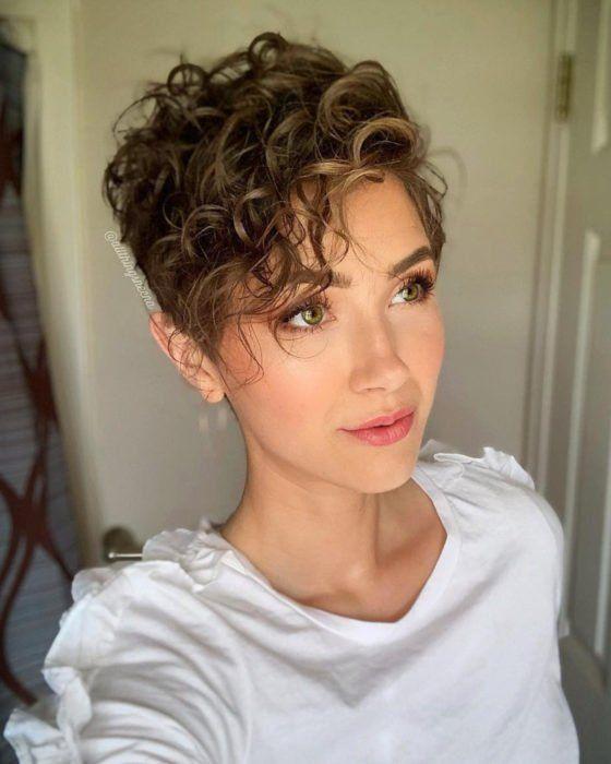 γυναικείο κούρεμα με κοντά καστανόξανθα μαλλιά γυναικείο κούρεμα με κοντά καστανόξανθα μαλλιά