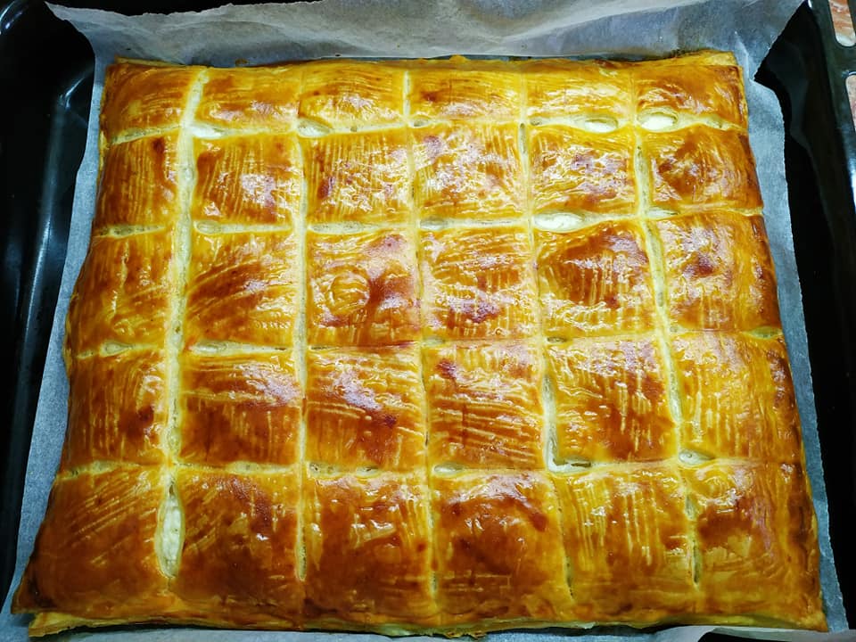 Τυρόπιτα με φύλλο σφολιάτας και μπεσαμέλ συνταγή