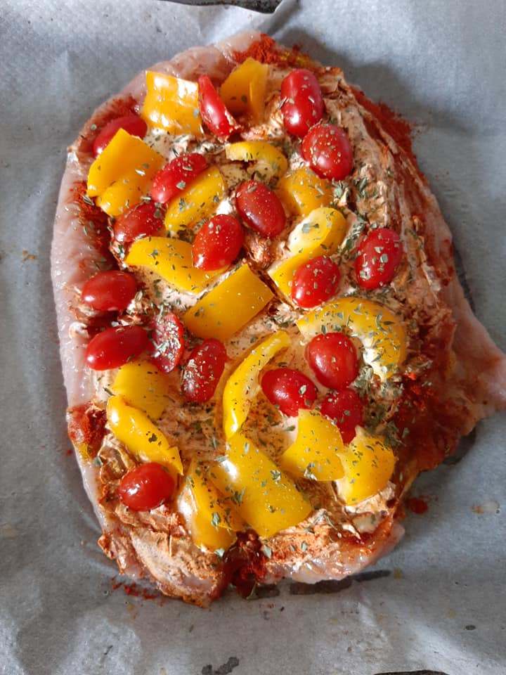 Φιλέτο γαλοπούλας γεμιστό με Φιλαδέλφεια και ντοματίνια συνταγή