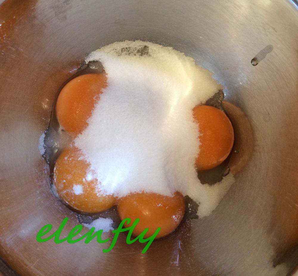 Χριστουγεννιάτικος κορμός με σαντιγί & μαρμελάδα βατόμουρου συνταγή