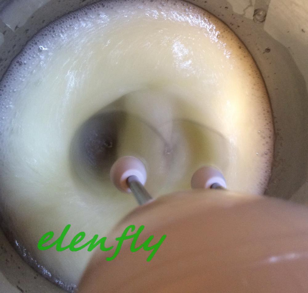 Χριστουγεννιάτικος κορμός με σαντιγί & μαρμελάδα βατόμουρου συνταγή