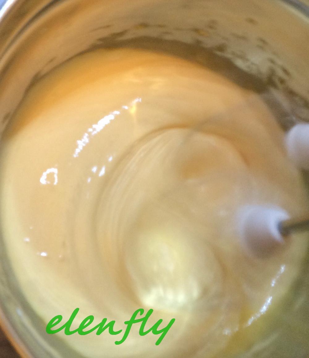 Χριστουγεννιάτικος κορμός με σαντιγί & μαρμελάδα βατόμουρου συνταγή