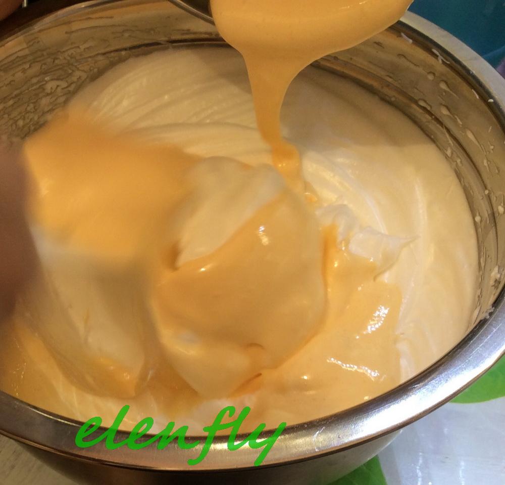 Χριστουγεννιάτικος κορμός με σαντιγί & μαρμελάδα βατόμουρου συνταγή