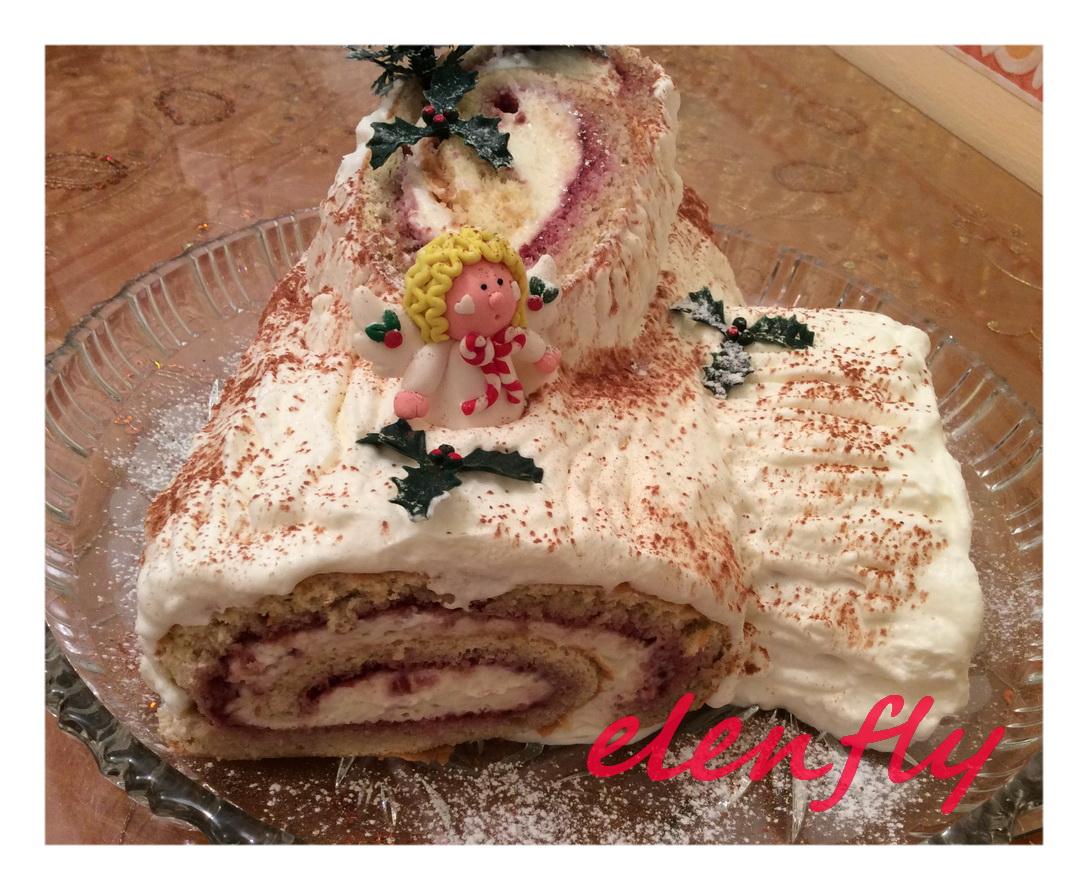 Χριστουγεννιάτικος κορμός με σαντιγί & μαρμελάδα βατόμουρου συνταγή