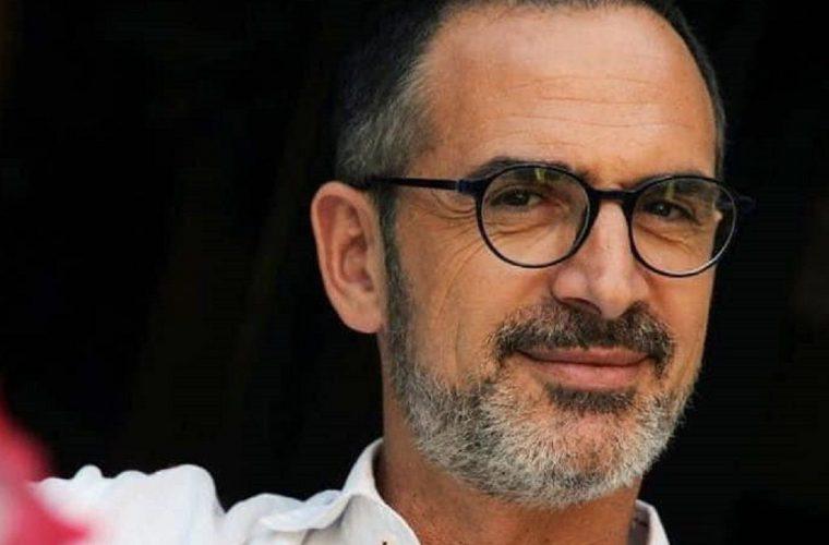 Βαρύ πένθος για τον Κώστα Κρομμύδα λόγω κορωνοϊού: «Πέρασαν εννέα μήνες χωρίς μια αγκαλιά»