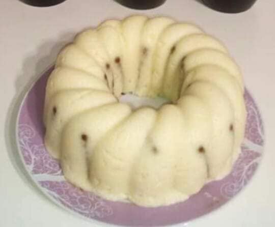 Λευκός σιμιγδαλένιος χαλβάς με μπισκότα και καρυδα