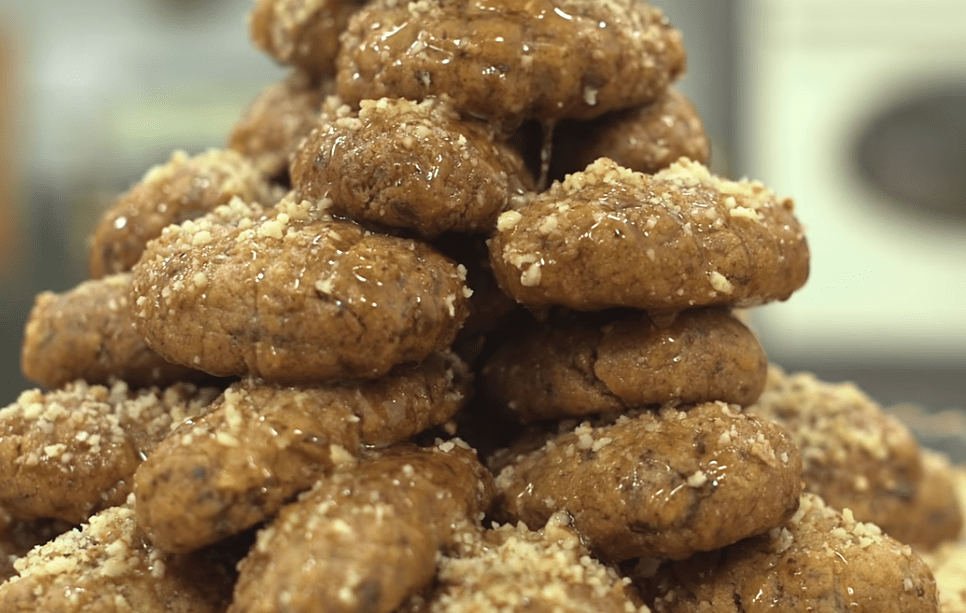 Μελομακάρονα γεμιστά με σοκολάτα από τον Άκη Πετρετζίκη