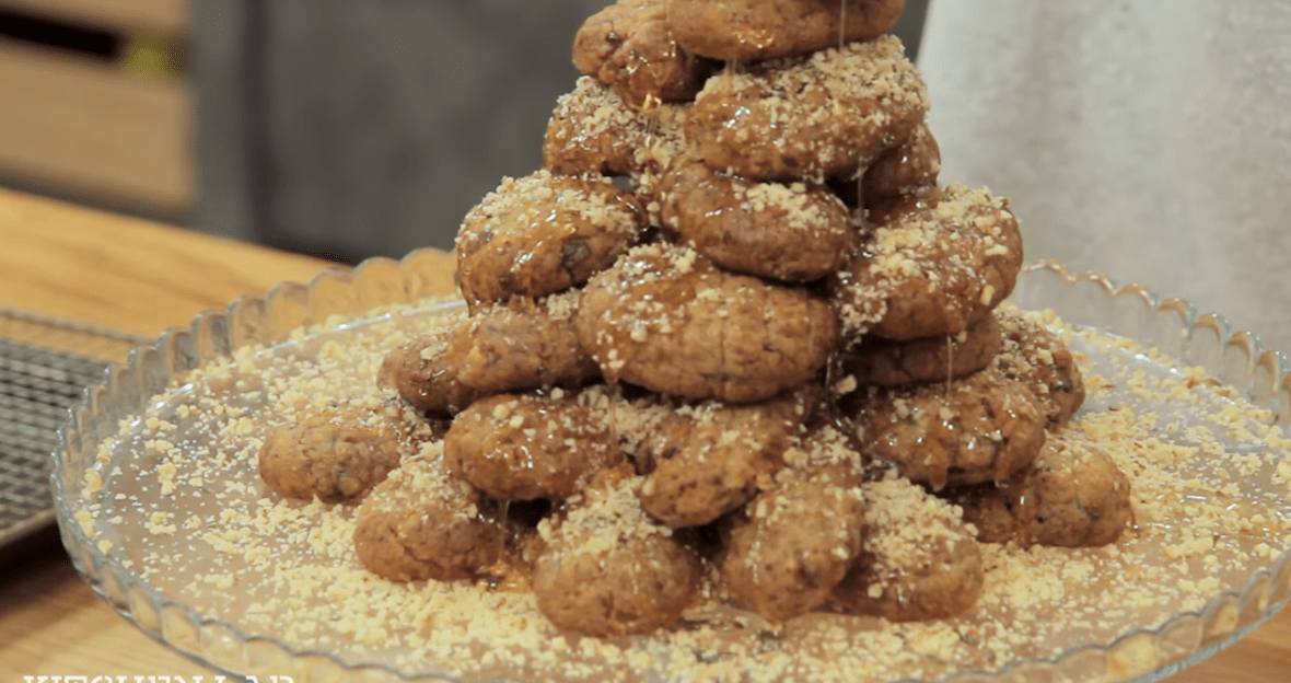 Μελομακάρονα γεμιστά με σοκολάτα από τον Άκη Πετρετζίκη