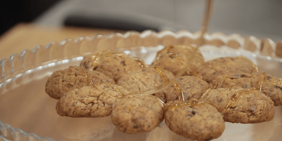 Μελομακάρονα γεμιστά με σοκολάτα από τον Άκη Πετρετζίκη