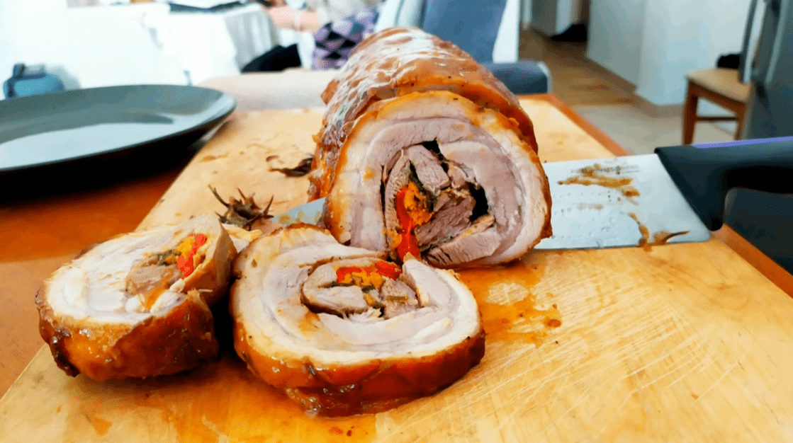 Γεμιστό μαριναρισμένο ρολό χοιρινό με σάλτσα συνταγή