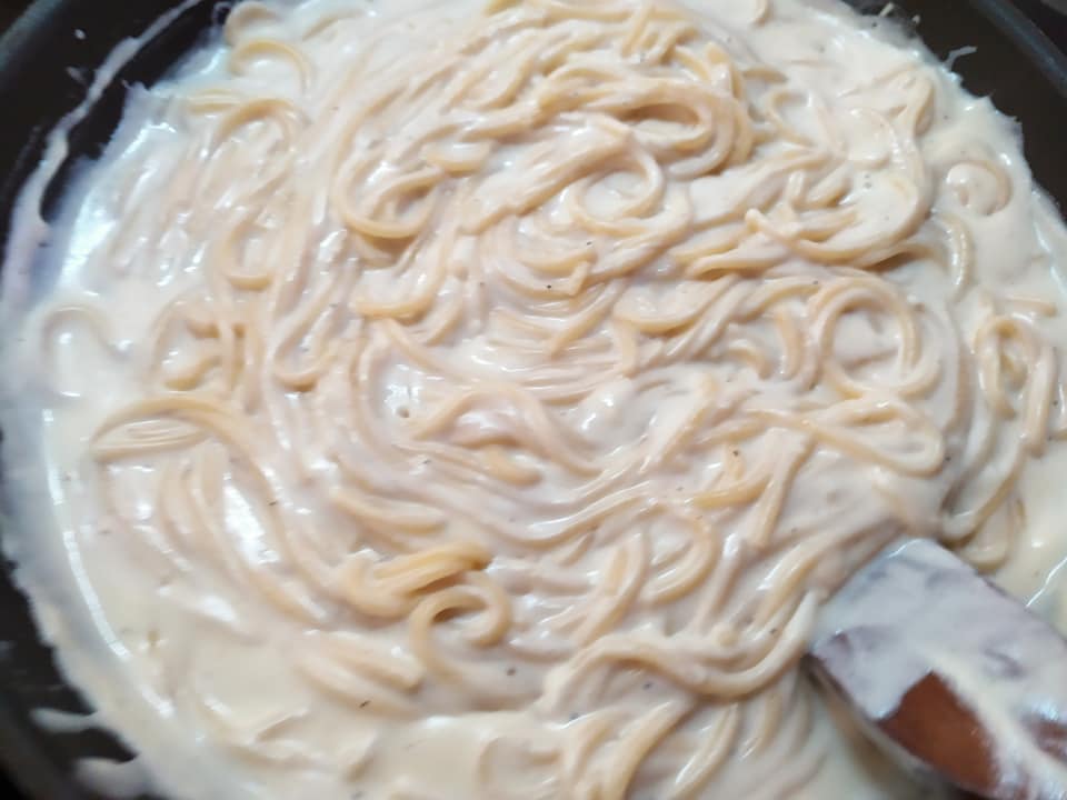 Συνταγή για μακαρονάδα με σάλτσα τυριών