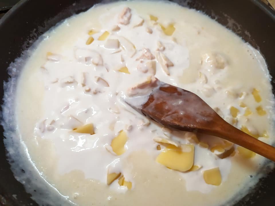 Συνταγή για μακαρονάδα με σάλτσα τυριών