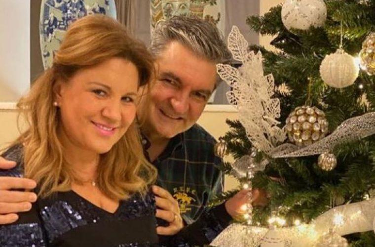Δέσποινα Μοιραράκη: Μας δείχνει το πανύψηλο χριστουγεννιάτικο δέντρο της μέσα στο τεράστιο σαλόνι της! (εικόνες)