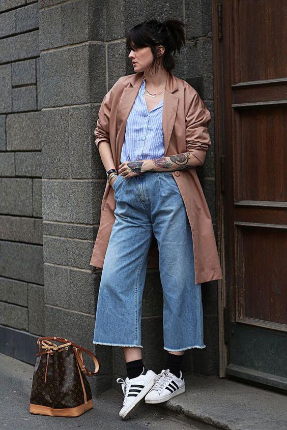 Ζιπ Κιλότ Denim culottes jean με γαλάζιο πουκάμισο και μπεζ πανωφόρι Ζιπ Κιλότ Denim culottes jean με γαλάζιο πουκάμισο και μπεζ πανωφόρι