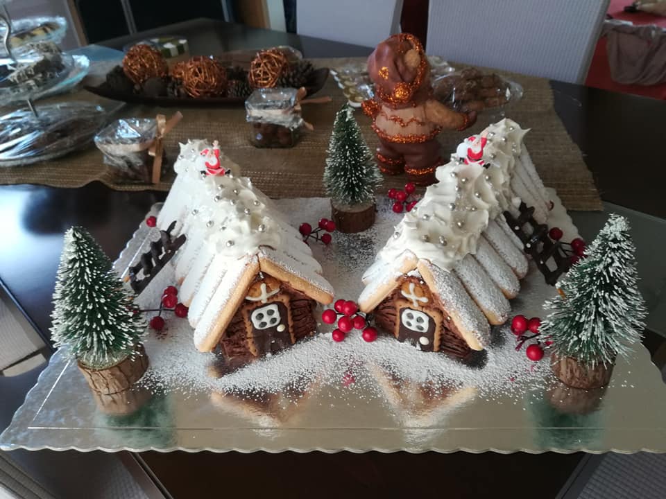  Το πιο εύκολο χριστουγεννιάτικο σπιτάκι με σαντιγί και σαβουαγιάρ