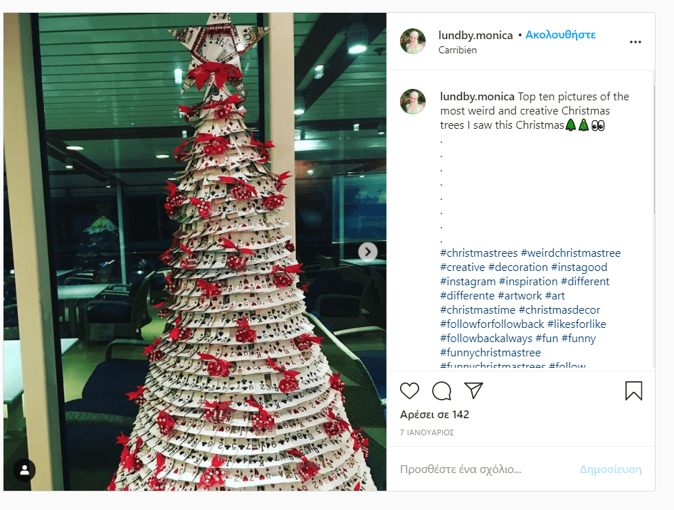 χριστουγεννιάτικο δέντρο φτιαγμένο από τραπουλόχαρτα