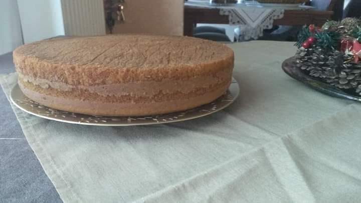 Συνταγή για βασιλόπιτα από κέικ αμυγδάλου και ιδέες για διακόσμηση και επικάλυψη 