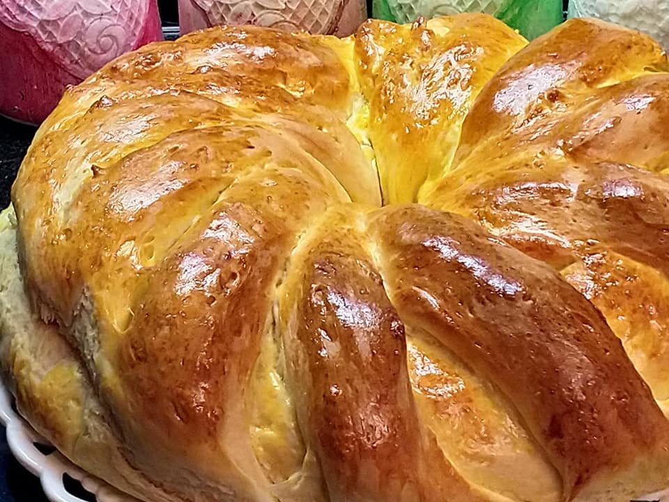  τυρόψωμο με κόκκινη πιπεριά, ανθότυρο, τσένταρ και τυρί Φιλαδέλφεια συνταγή