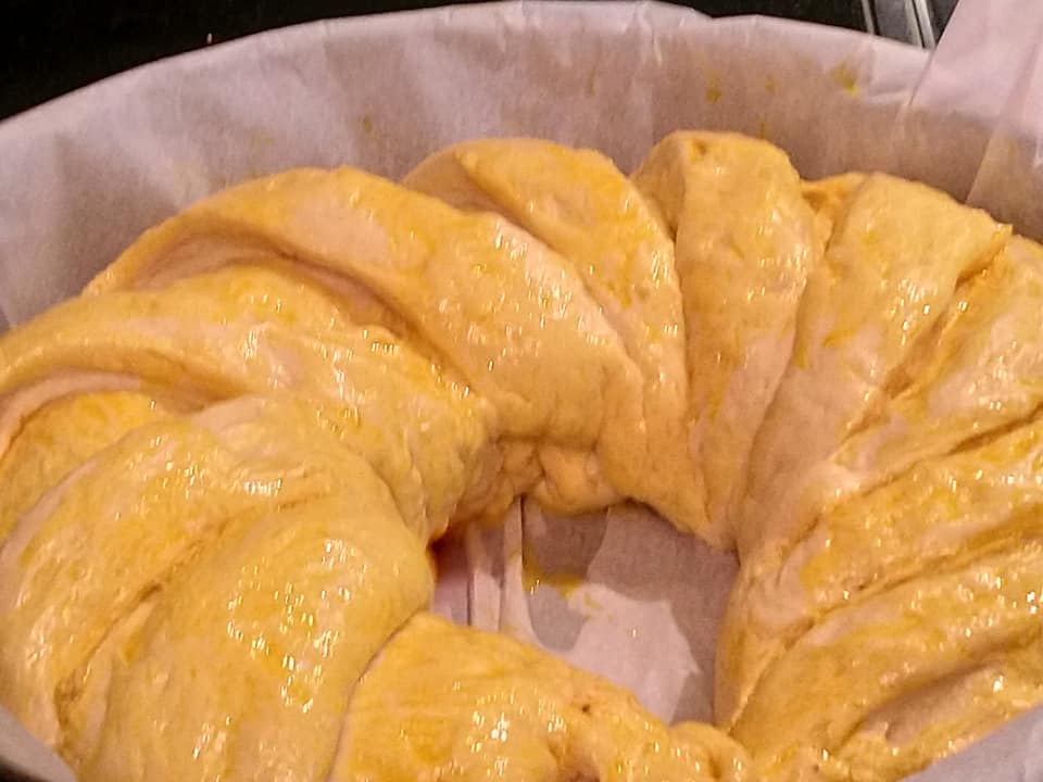  τυρόψωμο με κόκκινη πιπεριά, ανθότυρο, τσένταρ και τυρί Φιλαδέλφεια συνταγή