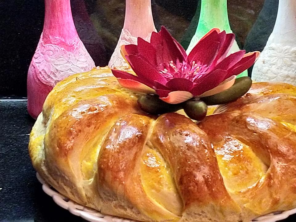  τυρόψωμο με κόκκινη πιπεριά, ανθότυρο, τσένταρ και τυρί Φιλαδέλφεια συνταγή