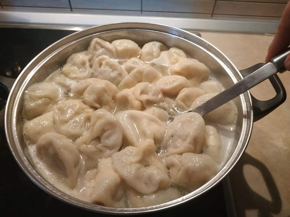 Συνταγή για παραδοσιακά Χινκάλι γεμιστά με κιμά