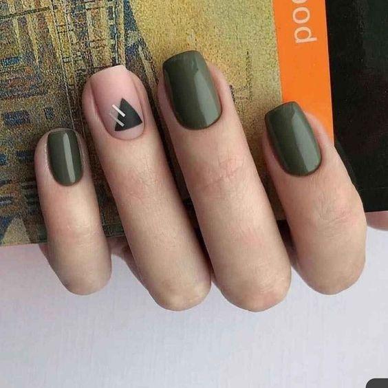 νύχια 2021: λαδί νύχια σε συνδυασμό με nude χρώμα και σχέδια νύχια 2021: λαδί νύχια σε συνδυασμό με nude χρώμα και σχέδια