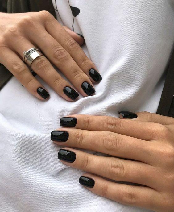 νύχια 2021: μαύρα νύχια νύχια 2021: μαύρα νύχια