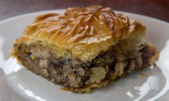 Kιμαδόπιτα με ξηρούς καρπούς και αποξηραμένα φρούτα Kιμαδόπιτα με ξηρούς καρπούς και αποξηραμένα φρούτα