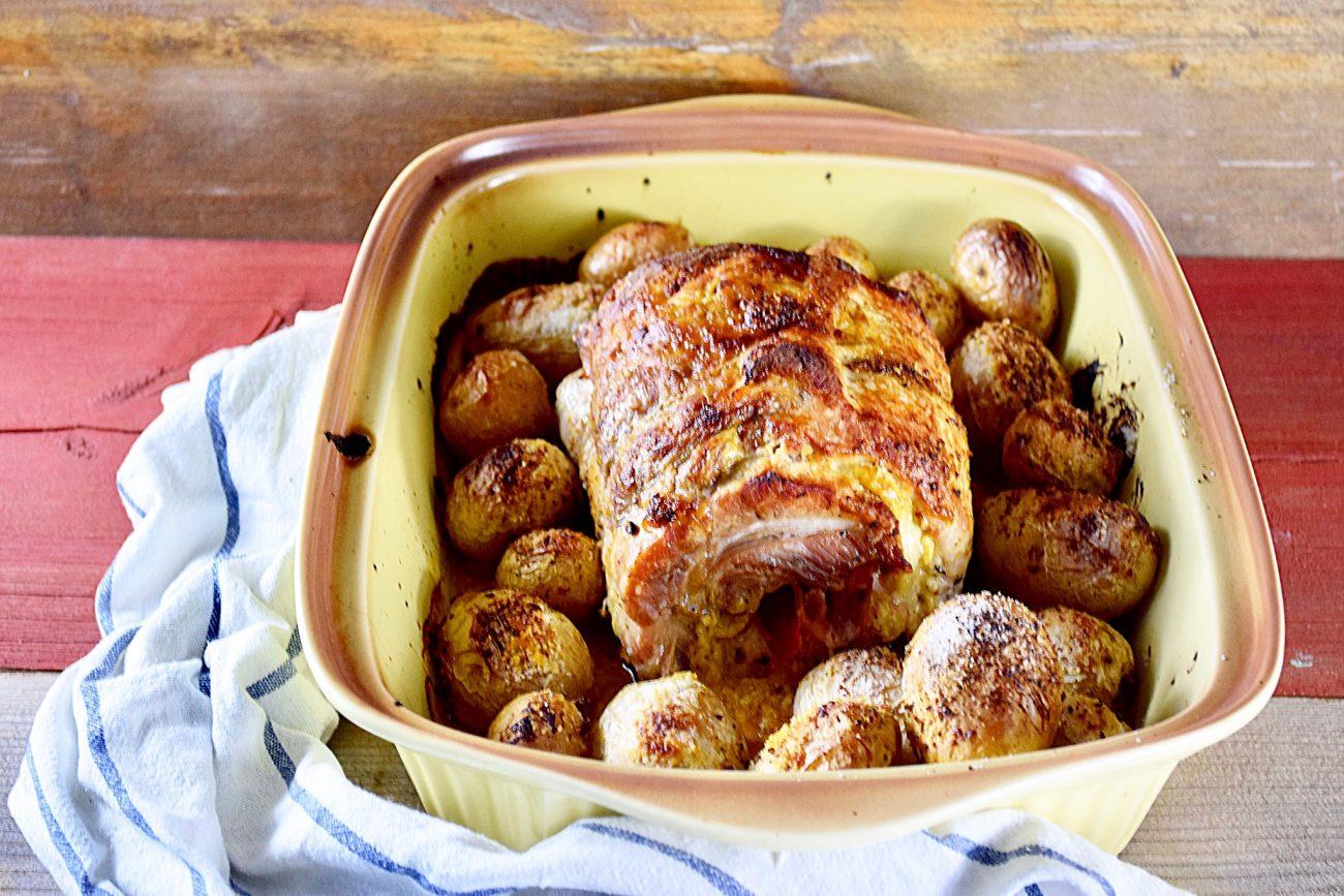 Χοιρινή πανσέτα γεμιστή με χαλούμι & πολύχρωμες πιπεριές σε ρολό