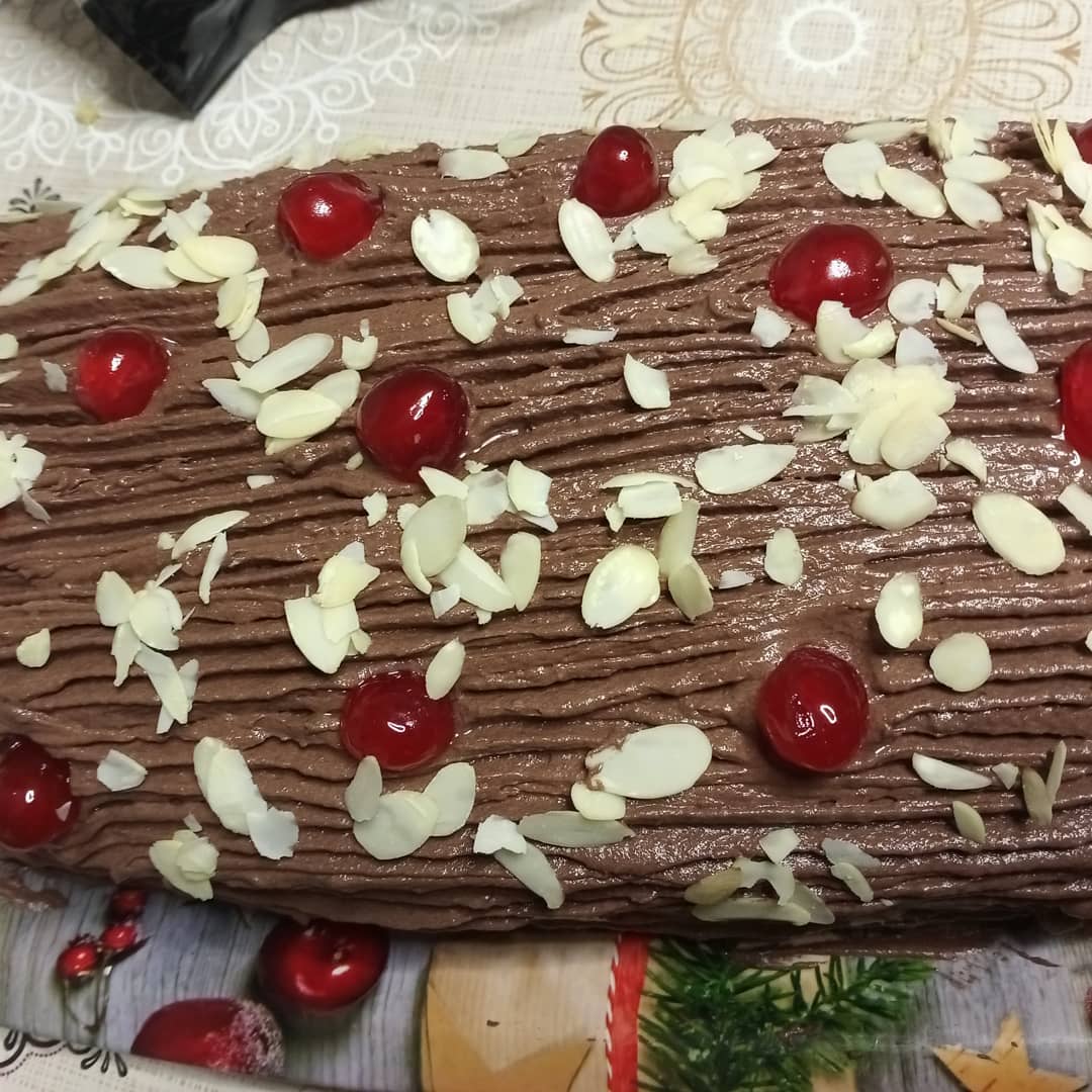 Κορμός με επικάλυψη σοκολάτας σαν τούρτα 