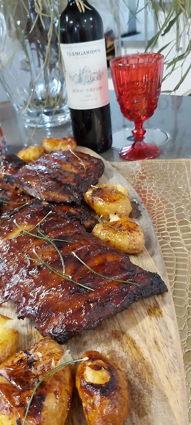 Χοιρινά παϊδάκια με μπάρμπεκιου σώς