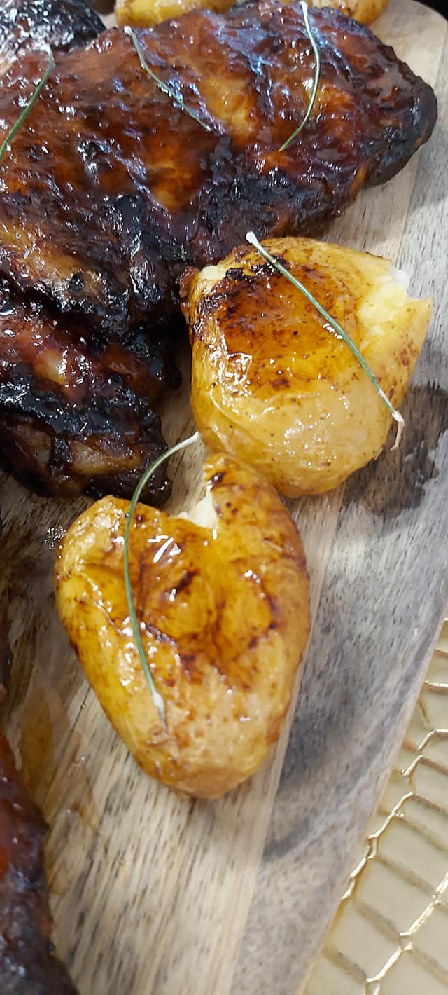 Χοιρινά παϊδάκια με μπάρμπεκιου σώς