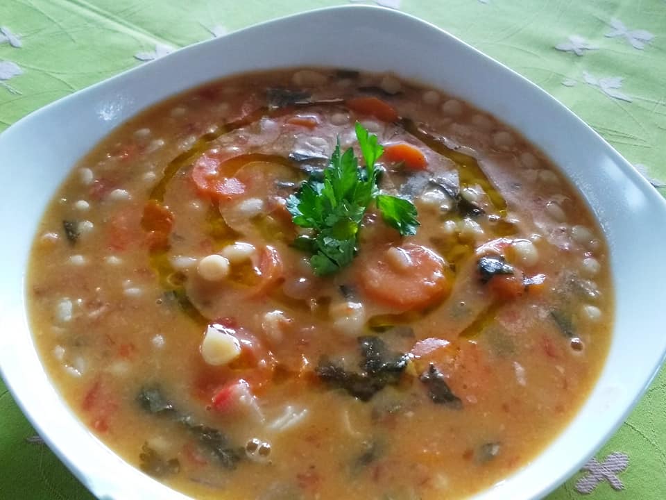 χυλωμένη φασολάδα με λαχανικά_