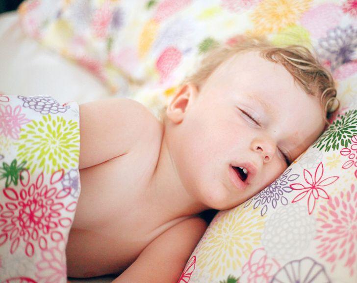 προβλήματα υγείας_ παιδί κοιμάται με το στόμα ανοιχτό 