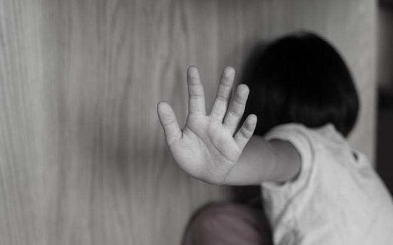 Σοκάρει η μαρτυρία της 5χρονης στο Κορωπί: “Μαμά  κάποιος μου κατέβασε το βρακάκι”